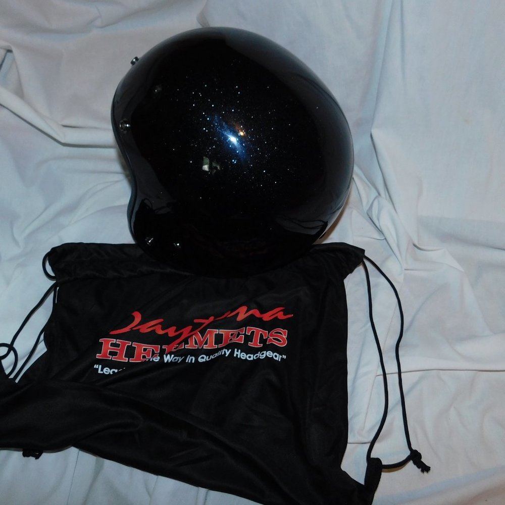 DOT Approved 3/4 Face Daytona Helmet  Black Metal Flake Color NWT Large Open Box